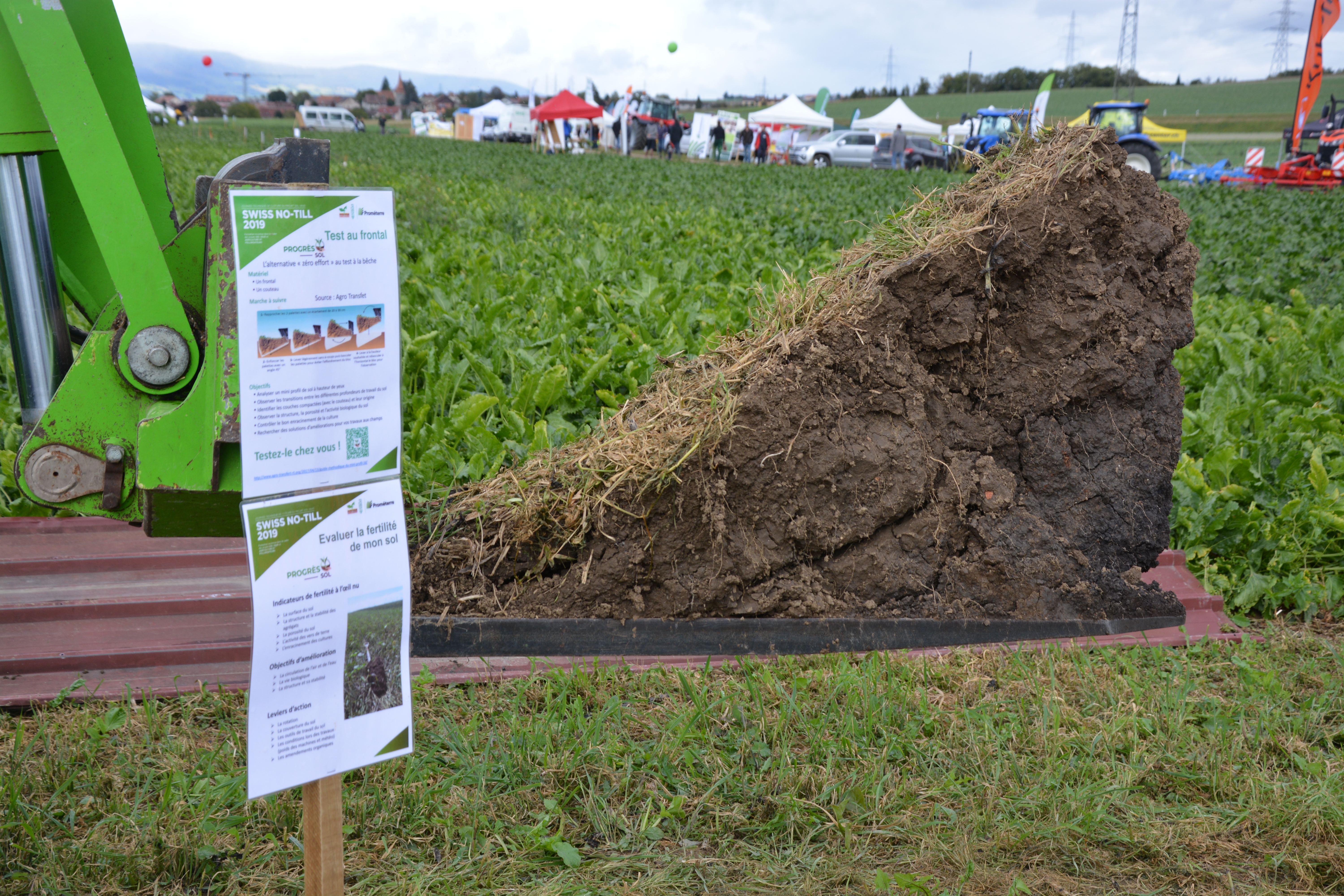 Copyright: Prométerre - Mesurer la qualité et la biodiversité des sols est une opération complexe.