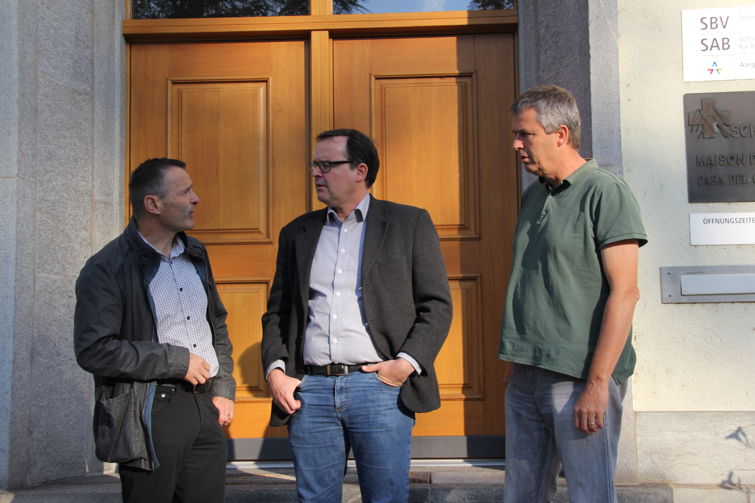 Urs Schneider, directeur adjoint de l’USP (à gauche), Christian Boppart, directeur de la FSVL (au milieu), et Ruedi Streit, responsable des questions liées à l’environnement et à l’indemnisation chez Agriexpert (à droite).