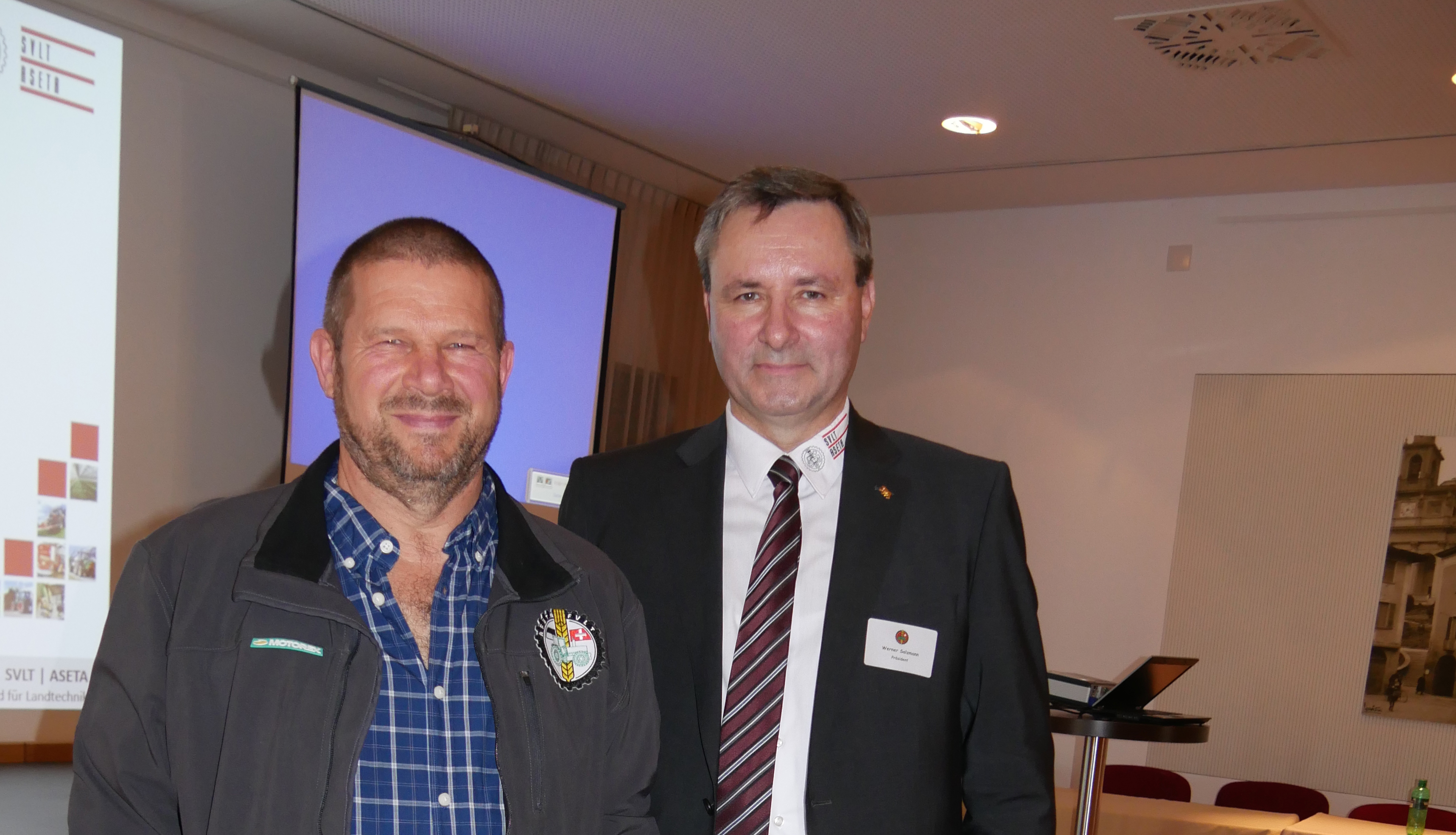 Copyright: ASETA - Robert Zurkinden, nommé membre d'honneur (g) et le président de l’ASETA, Werner Salzmann.