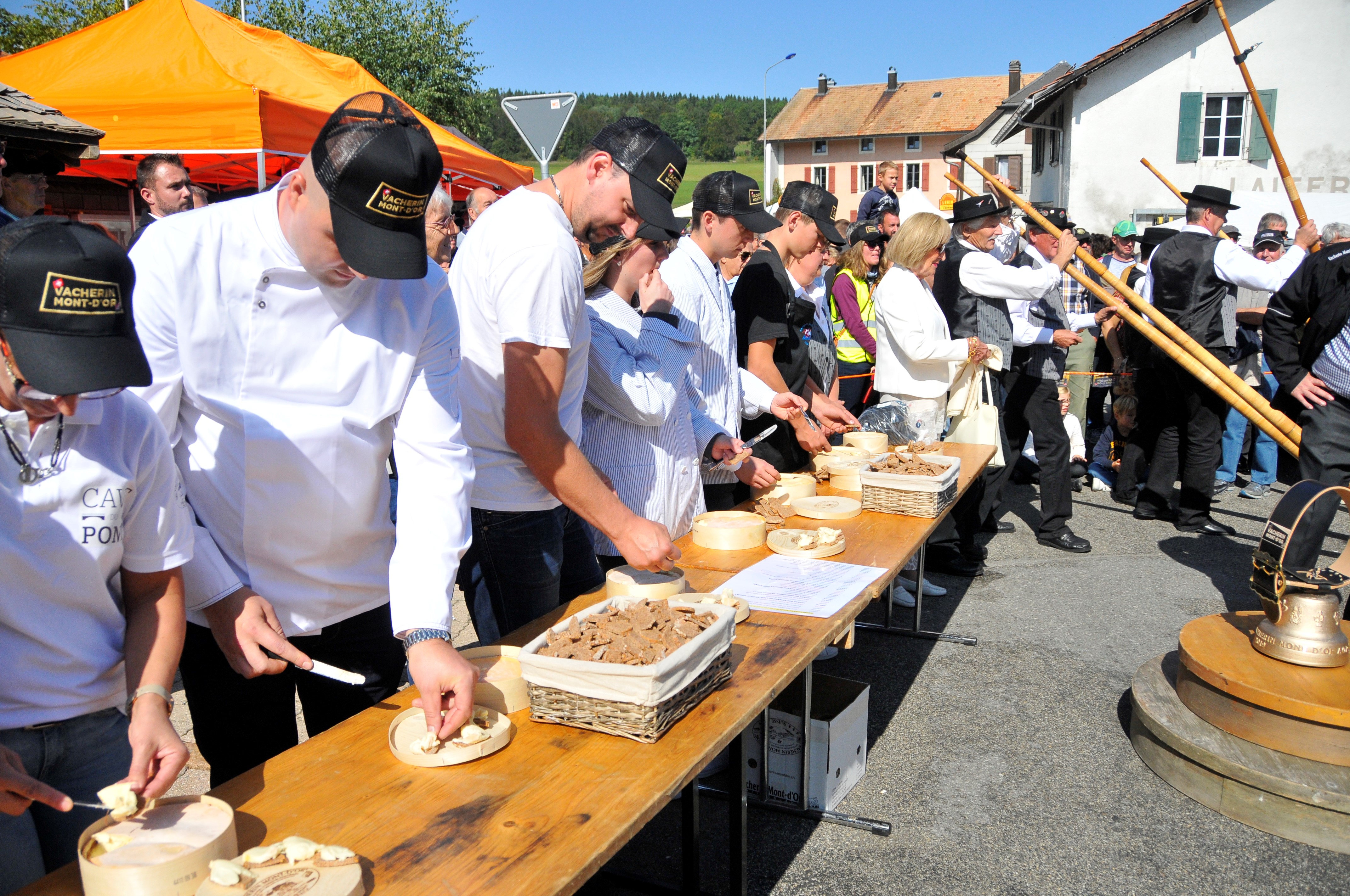 Copyright: Vacherin Mont-d'Or: Distributions au public des premiers Vacherins Mont-d’Or par les fabricants et affineurs