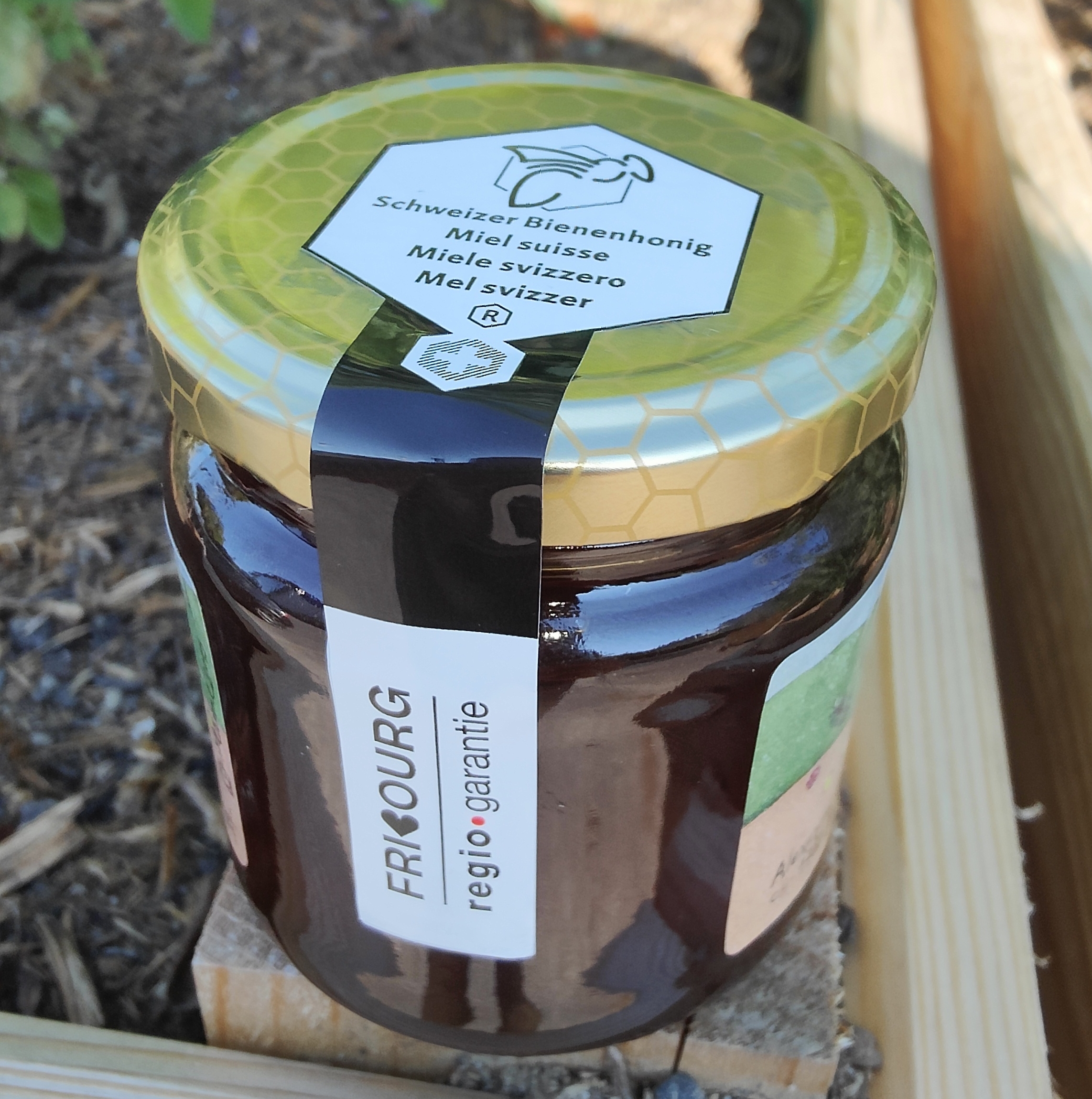 Pot de miel label commun. Photo : Terroir Fribourg 