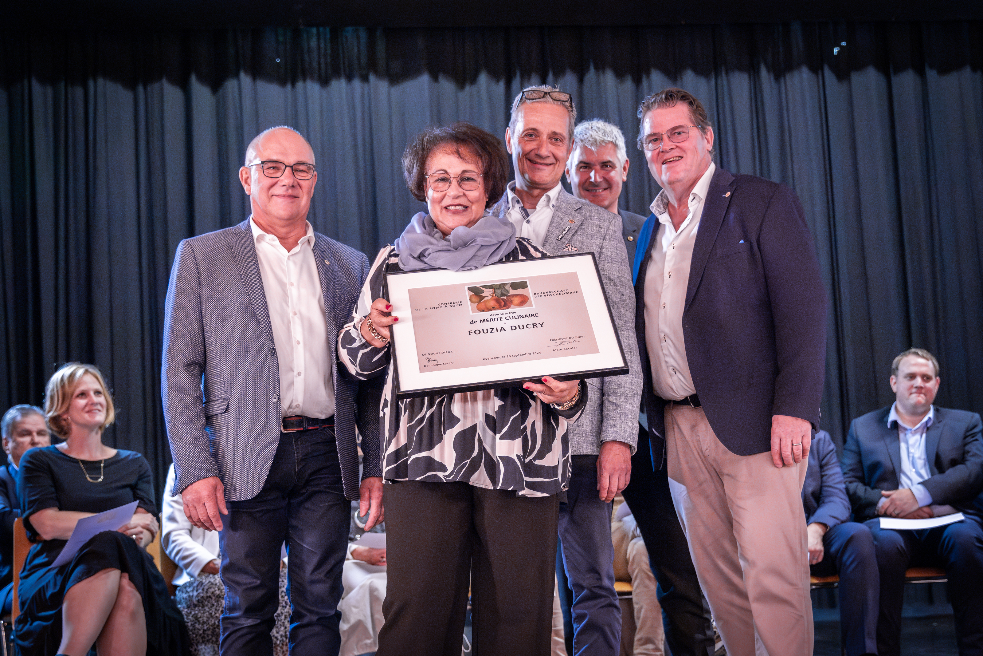 La lauréate Mme Fouzia Ducry / Copyright Confrérie de la Poire à Botzi