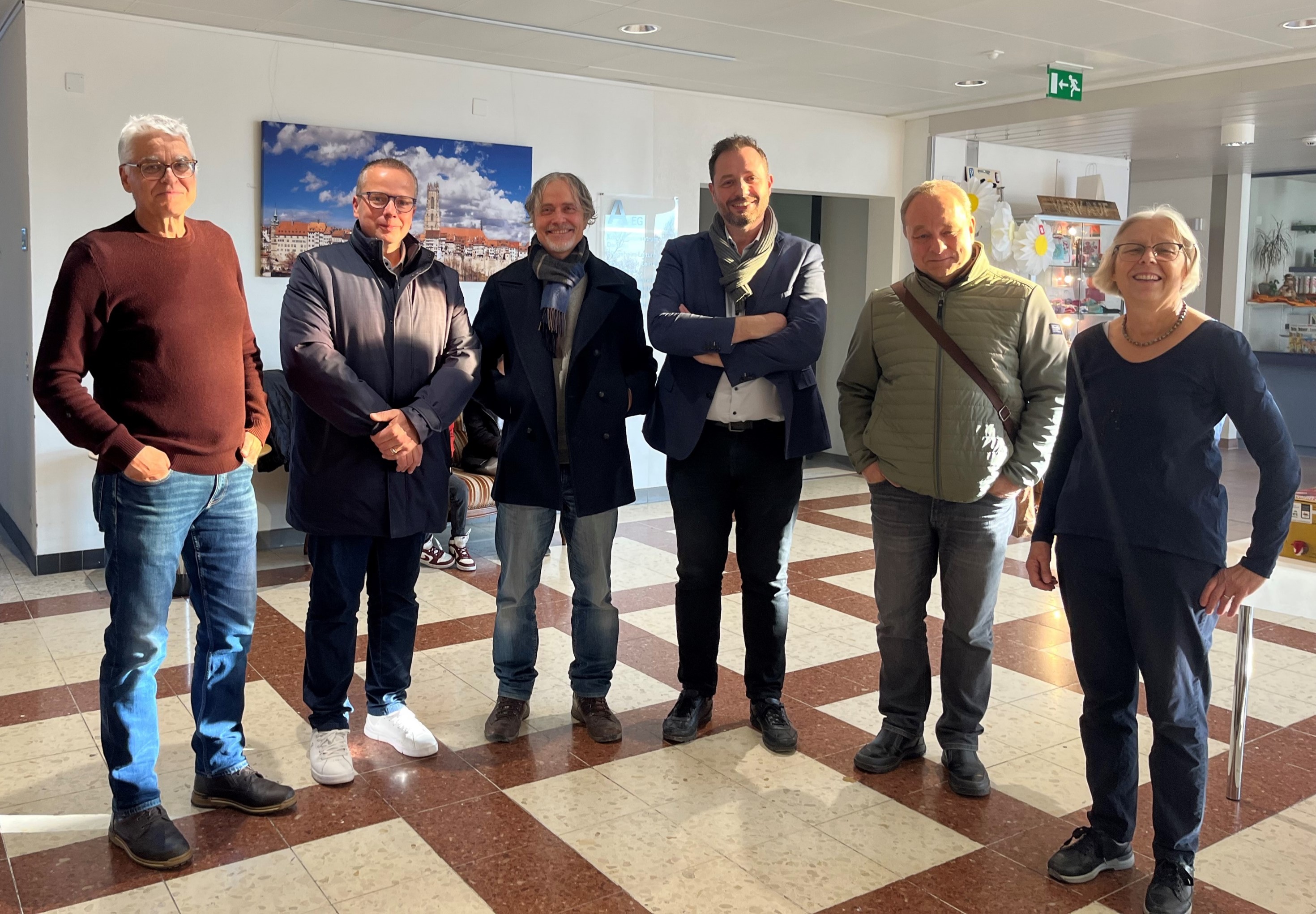 Copyright : AGRI Fribourg. De g. à d.: Charles Ellena, photographe - Adrian Brügger, président AGRI Fribourg - Aldo Ellena, photographe - Frédéric Ménétrey, directeur AGRI Fribourg - Laurent Crottet, photographe - Myriam Meucelin, coord. expo HFR T