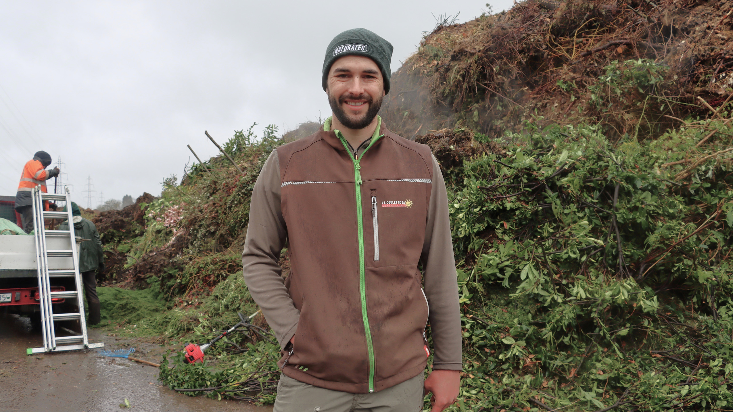 Simon Favre fait partie de la 5e génération à exploiter ce qui n’était, jusqu’en 1994, qu’un domaine agricole essentiellement dédié à la production laitière. La compostière génère désormais les 3/4 des revenus du site - Photo EA