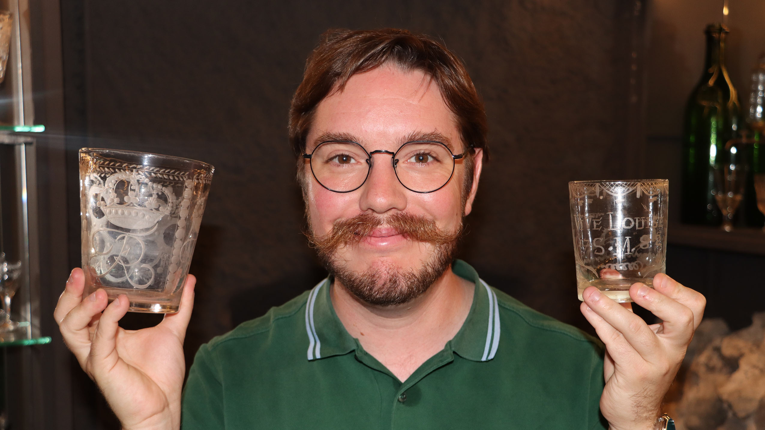 Pourquoi le verre du roi (de Prusse) est-il plus grand que celui de la reine Louise? Simon Vouga, 30 ans, nouveau conservateur du Musée de la vigne et du vin au château de Boudry, l’évoquera dans sa prochaine expo – photo EA